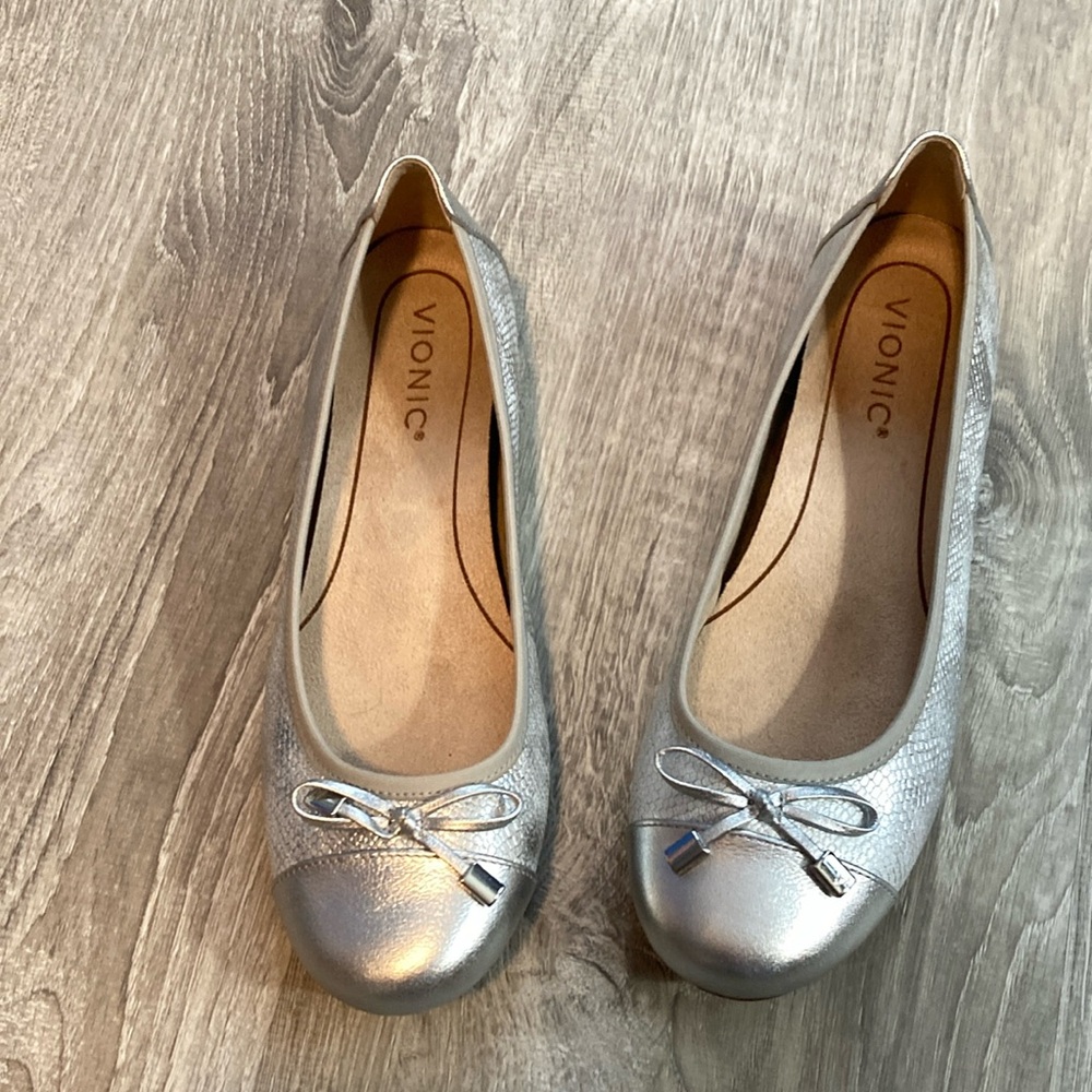 Silver snake print leather Vionic shoes